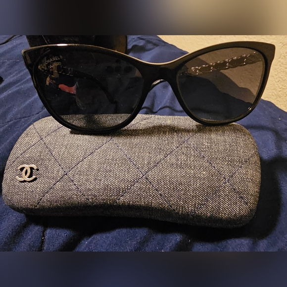 CHANEL SUNGLASSES - Picture 2 of 2
